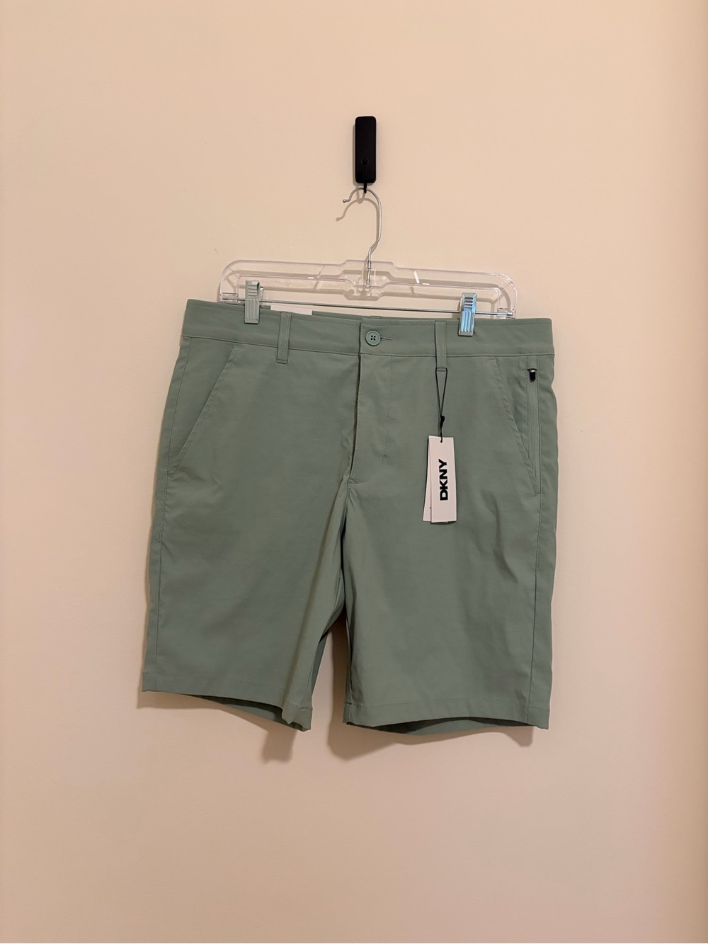 DKNY Men's Sage Green Flat Front Tech Chino Shorts